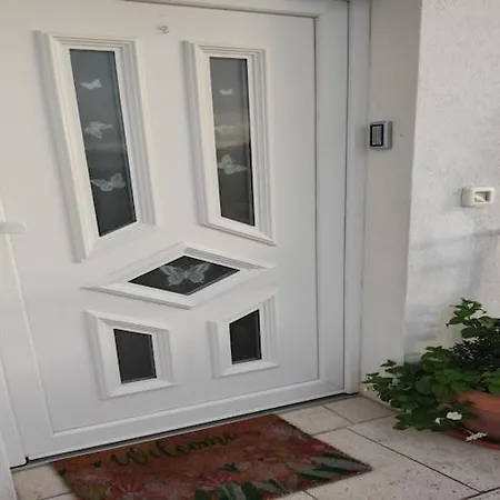 Apartmán Ana With Sea View - Two Bedroom With Terrace And Sea View *